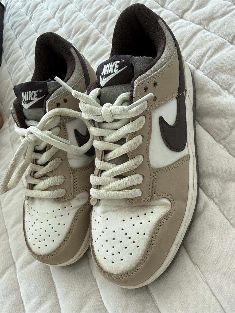 Nike women’s Low-Top Sneakers - White & Brown